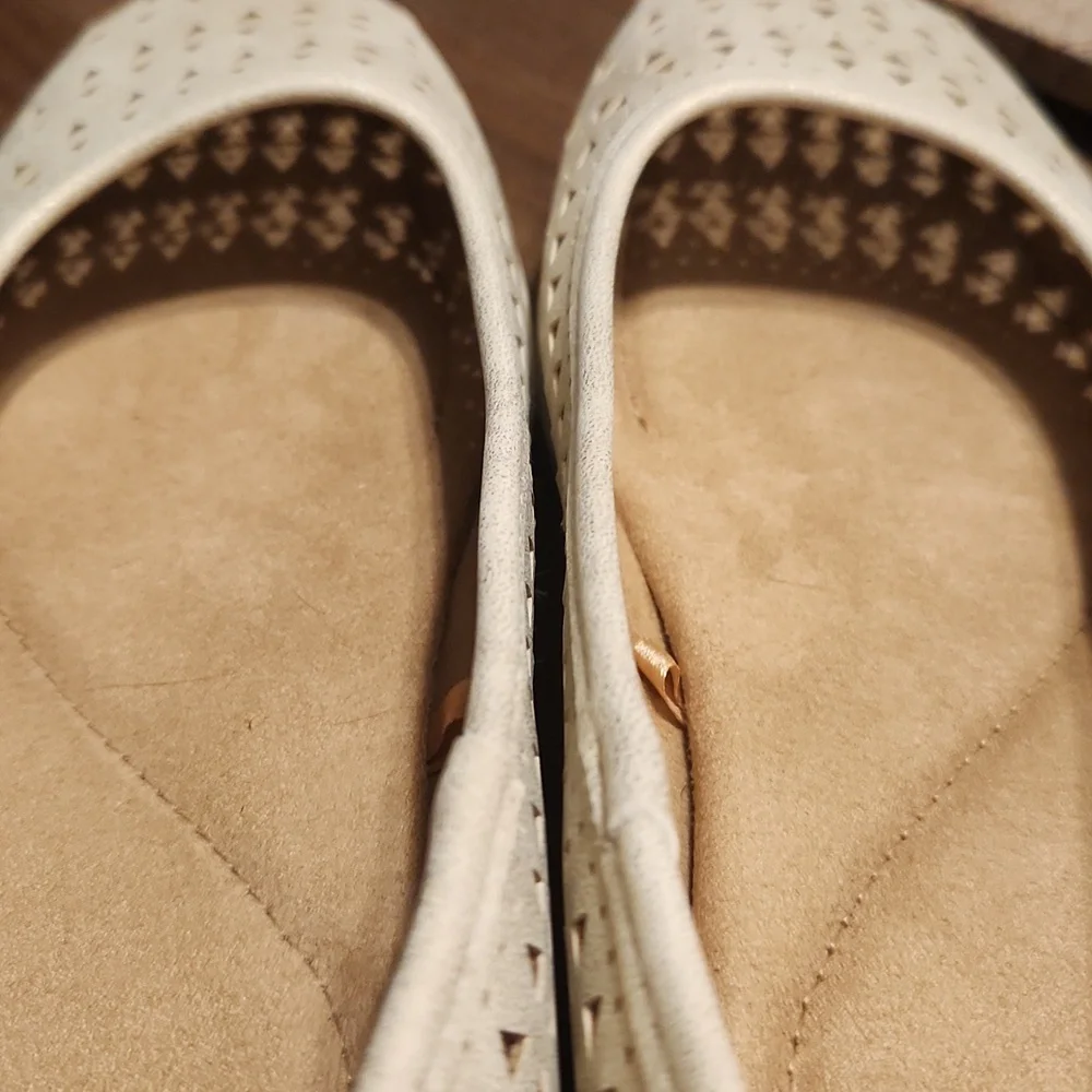 Cliffs By White Mountain Cut-Out Flats, Size 10M - Picture 8 of 9